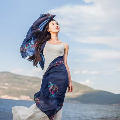 Дамски шалове за лятото с бродирани цветя в няколко модела