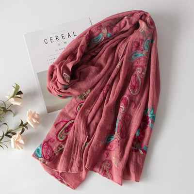 Дамски шалове за лятото с бродирани цветя в няколко модела