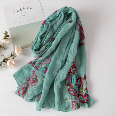 Дамски шалове за лятото с бродирани цветя в няколко модела