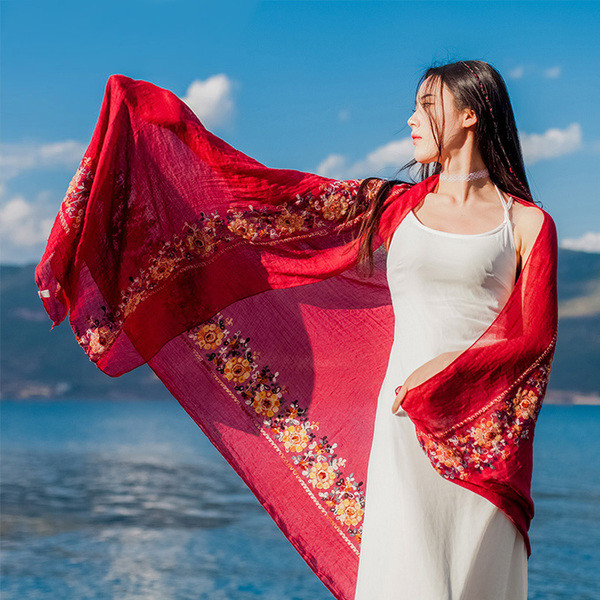 Дамски шалове за лятото с бродирани цветя в няколко модела