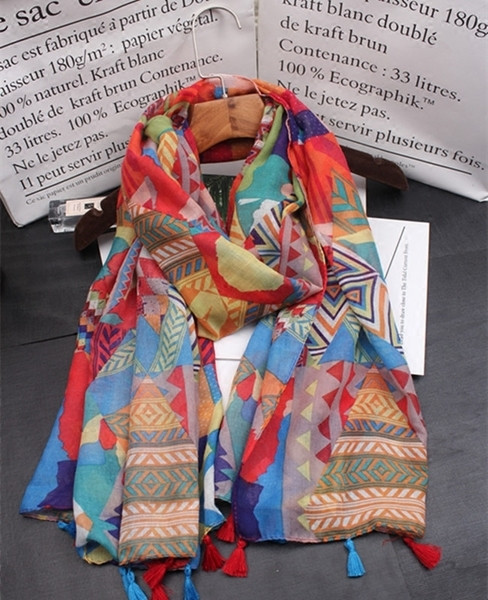 Памучни шалове за лятото с флорални мотиви за дамите