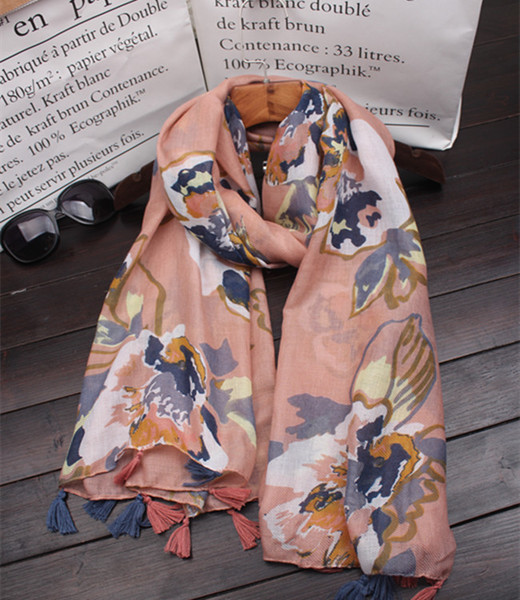 Памучни шалове за лятото с флорални мотиви за дамите
