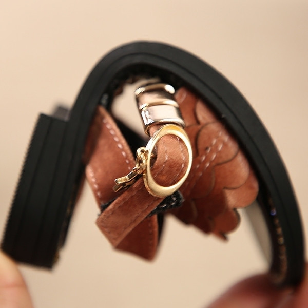 Κομψά παιδικά σανδάλια για κορίτσια με μεταλλική διακόσμηση σε τρία χρώματα