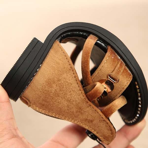 Sandale de dama elegante in trei culori cu bretele incrucisate si decor metalic