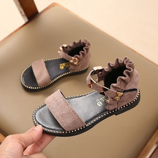 Sandale pentru copii stilate într-un model simplu în trei culori