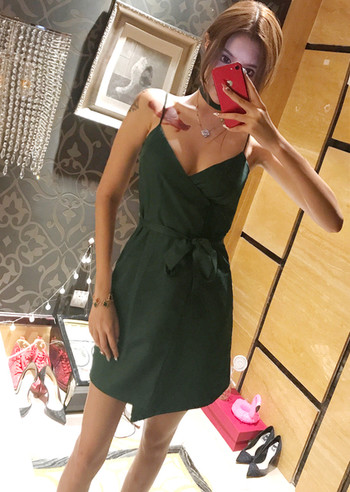 Γυναικείο φόρεμα με ντεκολτέ σε σχήμα V σε πράσινο χρώμα