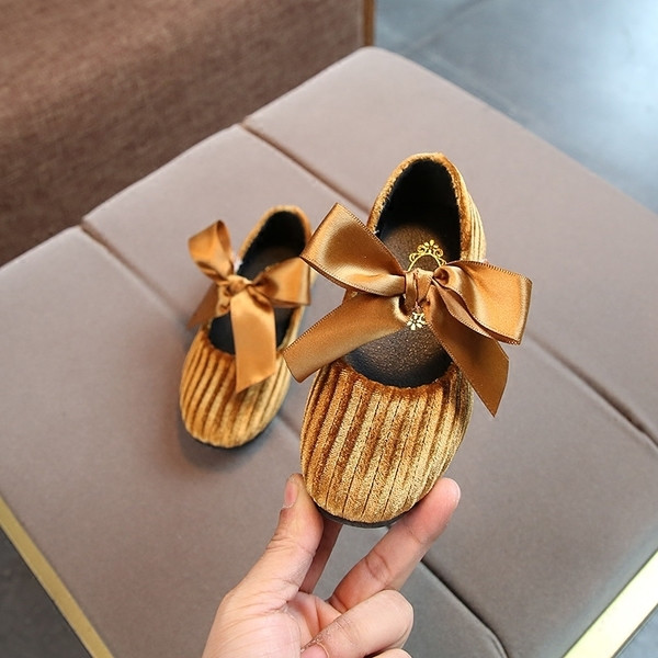 Κομψά παιδικά παπούτσια από βελούδο με ραβδώσεις σε κορδέλα σε τρία χρώματα