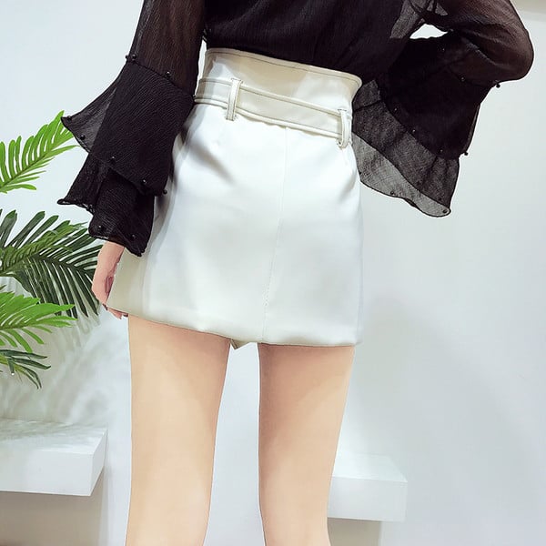 Κομψή γυναικεία φούστα με ασύμμετρο μήκος σε λευκό, μαύρο και μπεζ χρώμα