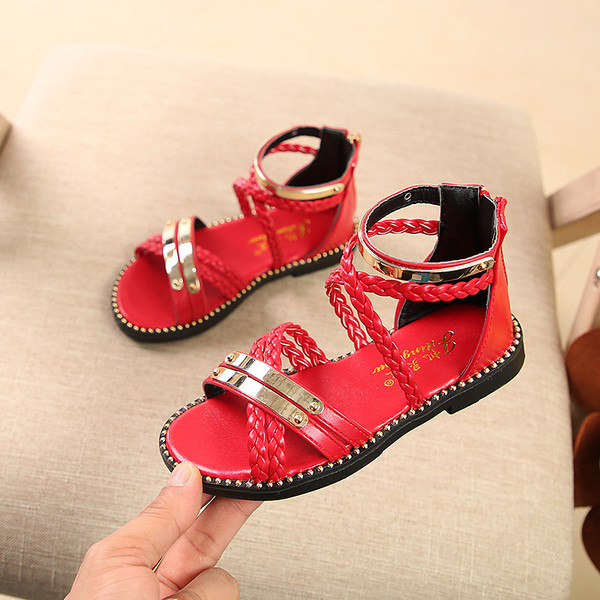 Sandale moderne pentru copii pentru baieti in alb, negru si rosu cu bretele incrucisate cu decor metalic