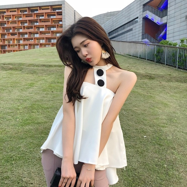 Maieu elegant pentru femei, cu umerii deschiși și nasturi decorativi