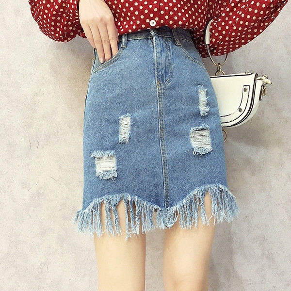 Fusta de dama eleganta rupta in culoare deschisa