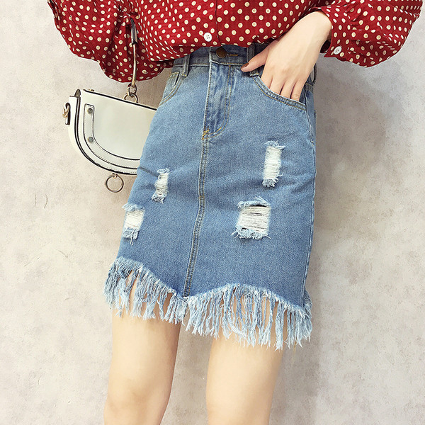 Fusta de dama eleganta rupta in culoare deschisa