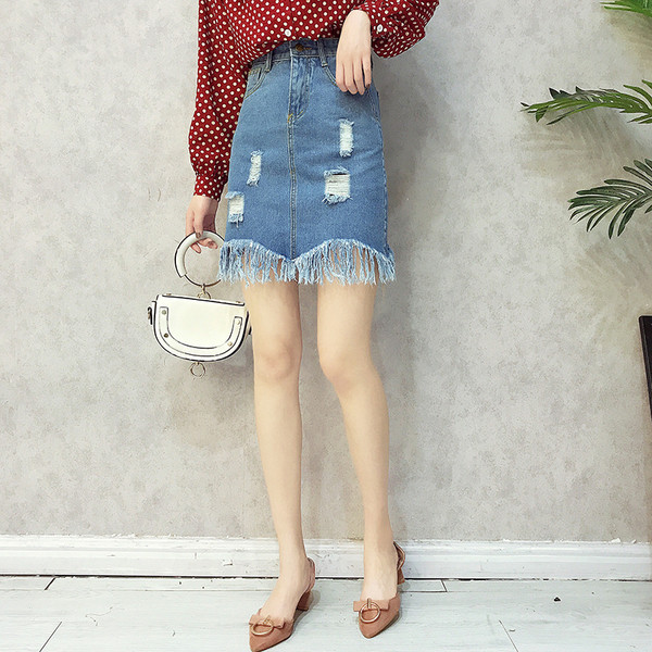 Fusta de dama eleganta rupta in culoare deschisa