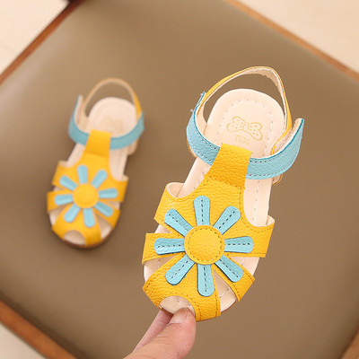 Καθημερινά παιδικά σανδάλια σε τρία χρώματα με διακόσμηση και λουράκια βελκρό