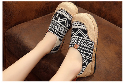 Mocasini confortabili de dama cu modele geometrice in doua culori