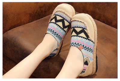 Mocasini confortabili de dama cu modele geometrice in doua culori