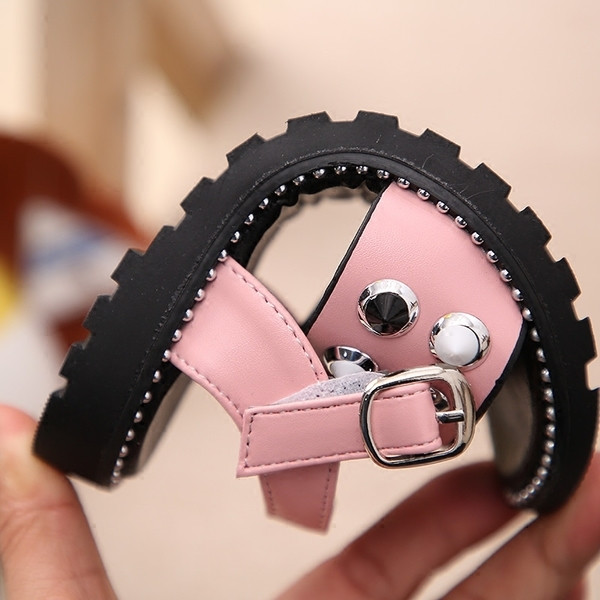 Μοντέρνα παιδικά σανδάλια σε μαύρο, ροζ και λευκό χρώμα