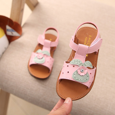 Άνετα σανδάλια για κορίτσια σε λευκό, κίτρινο και ροζ χρώμα με διακόσμηση