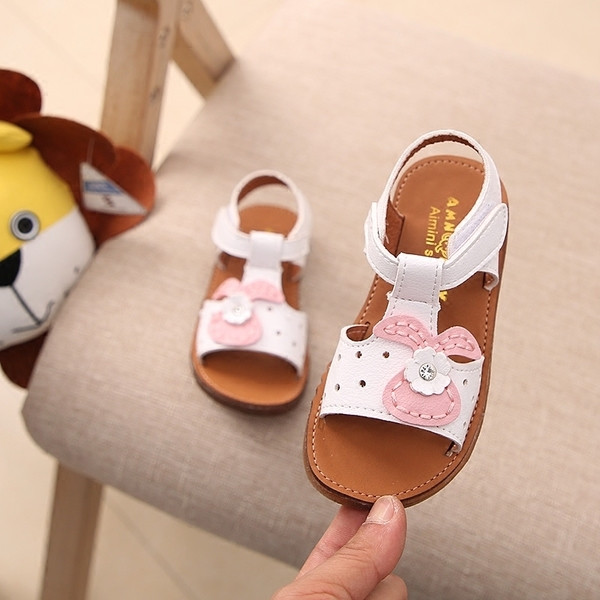 Άνετα σανδάλια για κορίτσια σε λευκό, κίτρινο και ροζ χρώμα με διακόσμηση