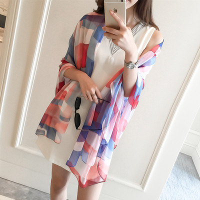 Дамски шал от шифон за лятото с геометрични фигури в няколко цвята 