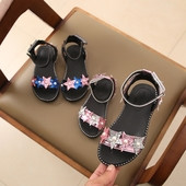 Παιδικά σανδάλια για κορίτσια σε δύο χρώματα με διακοσμητικά αστέρια και μαργαριτάρια