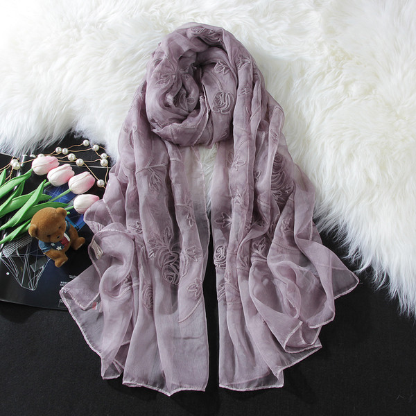 Тънък дамски шал за лятото в два цвята