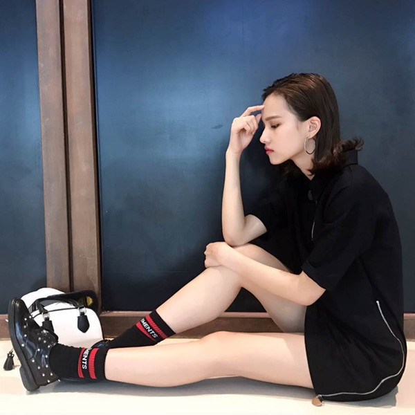 Κομψό γυναικείο φόρεμα με κολάρο σε σχήμα O σε δύο χρώματα