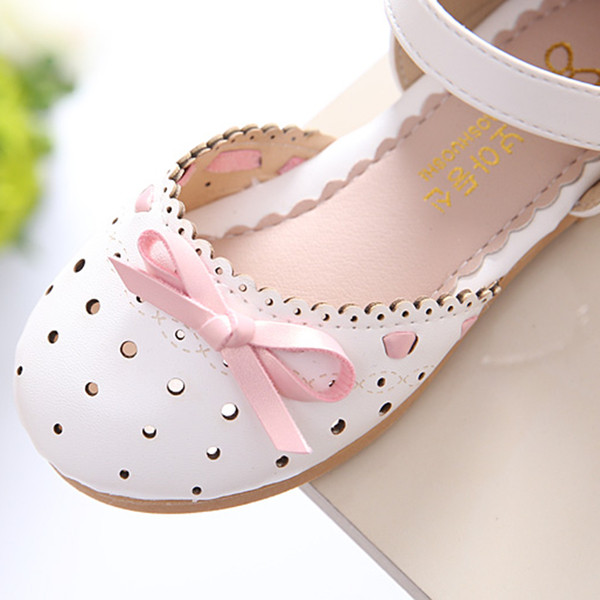 Finom szandál lányoknak rózsaszín, fehér és kék színben, szalaggal