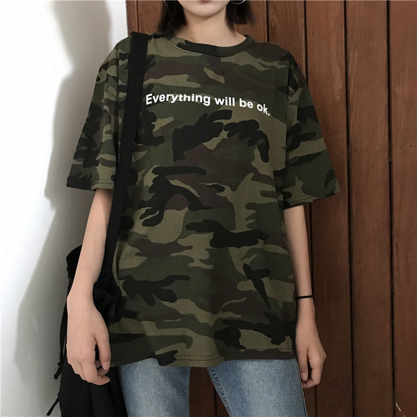 Tricou de vară de damă cu model de camuflaj cu inscripție