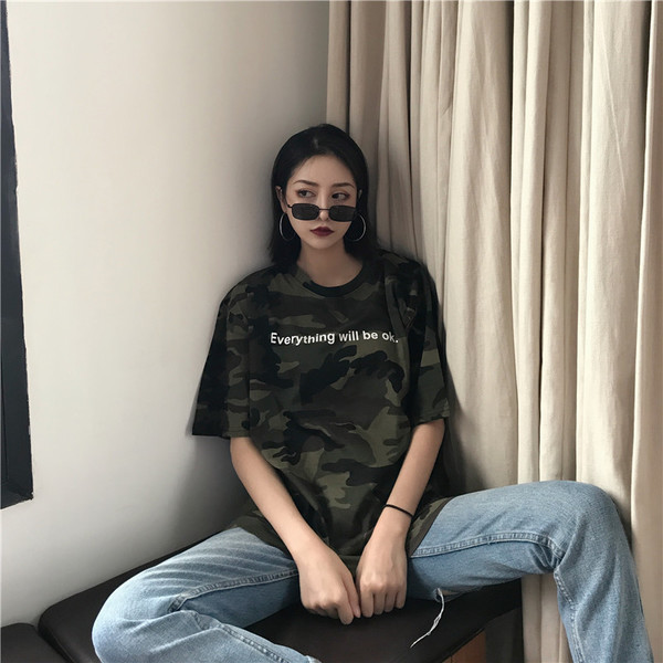 Tricou de vară de damă cu model de camuflaj cu inscripție