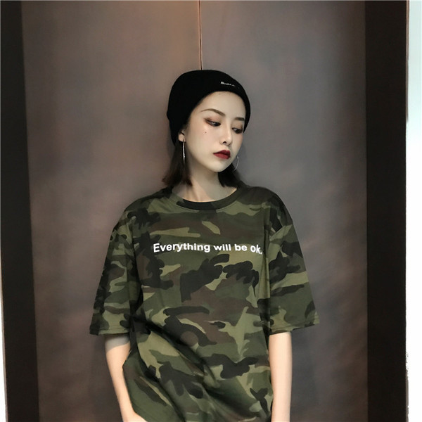 Tricou de vară de damă cu model de camuflaj cu inscripție