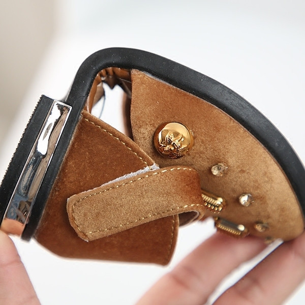 Μοντέρνα γυναικεία σανδάλια σε κλειστό μοτίβο με  διακόσμηση