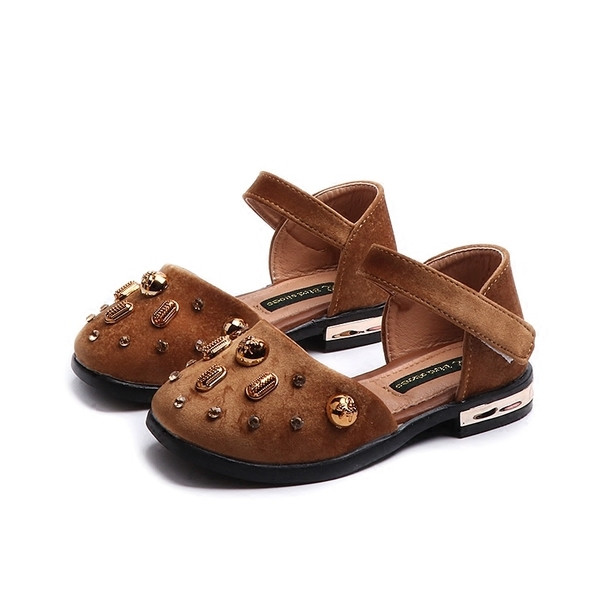 Μοντέρνα γυναικεία σανδάλια σε κλειστό μοτίβο με  διακόσμηση