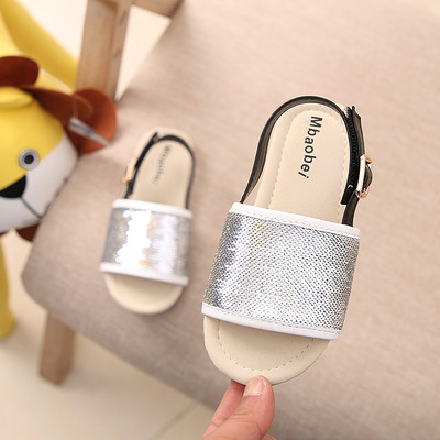 Παιδικά σανδάλια για κορίτσια με λεπτό λουρί, σε τρία χρώματα