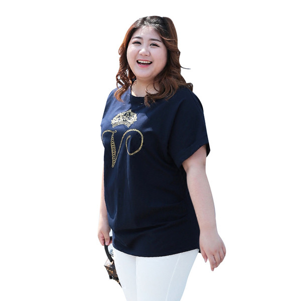 ΜΑΧΙ μέγεθος t-shirt με κοντό μανίκι σε σκούρο μπλε χρώμα με βότσαλα