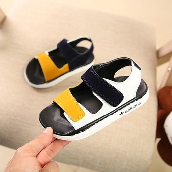 Спортно-ежедневни детски сандали в два цвята с лепенки