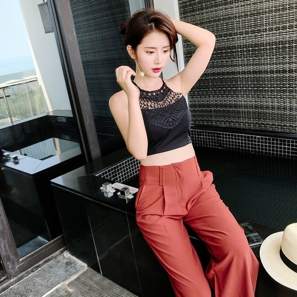 Top de dama in doua culori cu broderie si spate deschis cu cravate in cruce