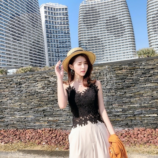 Maieu de damă din dantelă cu motive florale în alb-negru