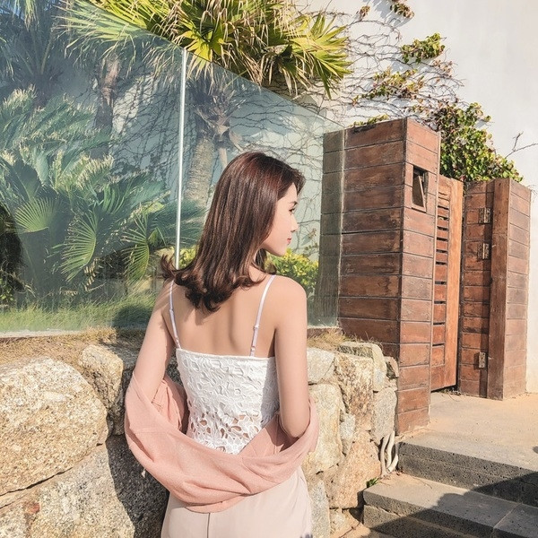 Maieu de damă din dantelă cu motive florale în alb-negru