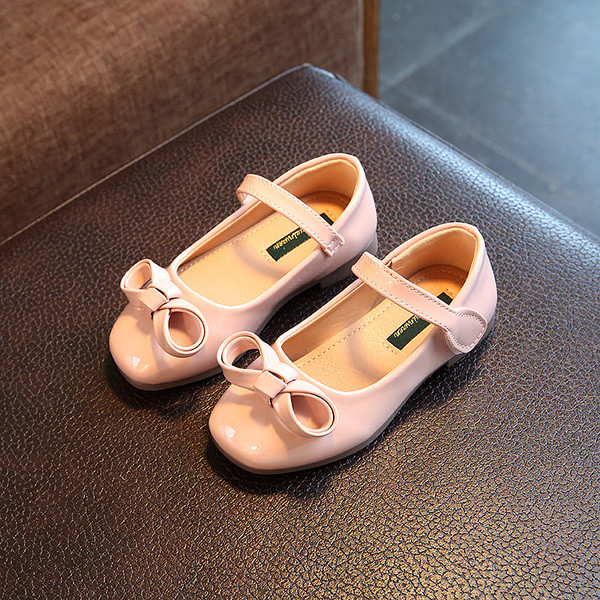 Официални детски лачени обувки с панделка в черен. розов и червен цвят