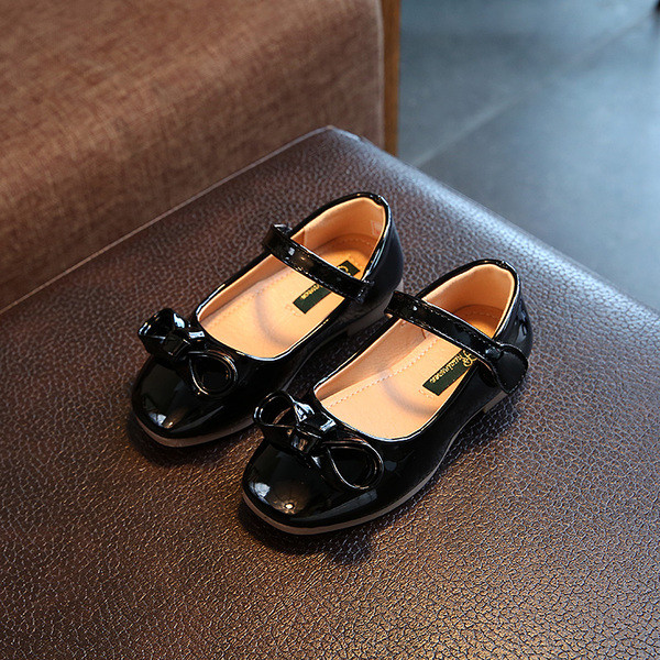 Официални детски лачени обувки с панделка в черен. розов и червен цвят