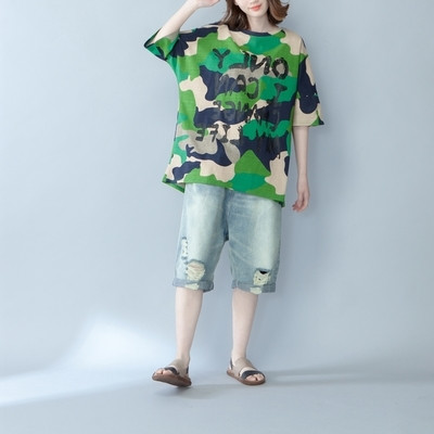 MAXI μεγέθους γυναικείο μπλουζάκι με  κοντό μανίκι καμουφλάζ 