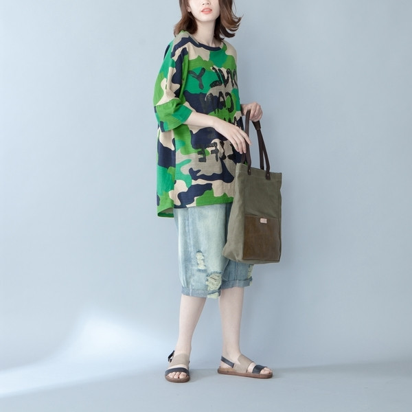 MAXI μεγέθους γυναικείο μπλουζάκι με  κοντό μανίκι καμουφλάζ 