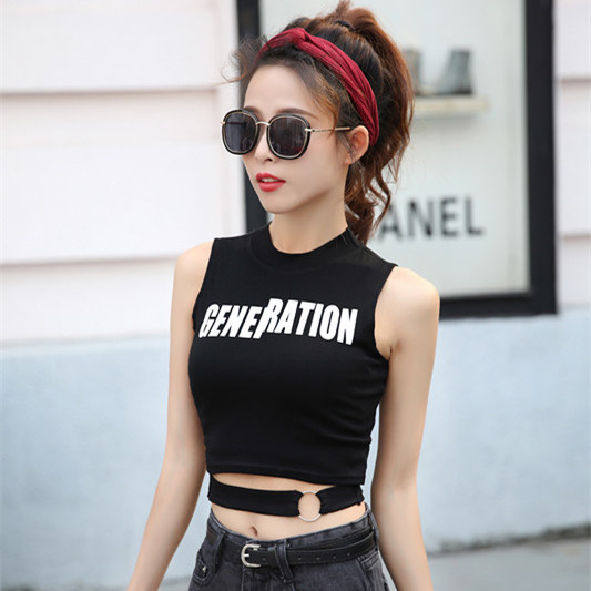 Maieu scurt de damă cu curea cu elemente metalice și inscripție