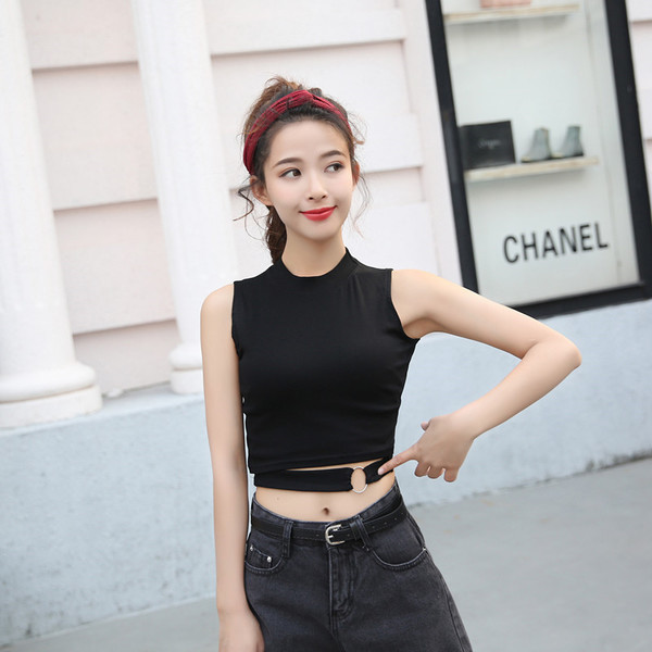 Maieu scurt de damă cu curea cu elemente metalice și inscripție