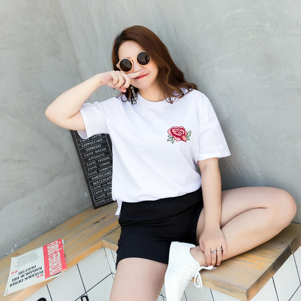 Tricou dama cu maneca scurta marimi MAXI alb-negru cu broderie trandafiri