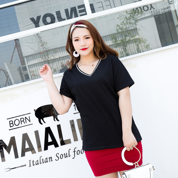 ΜΑΧΙ βαμβακερή γυναικεία  μπλούζα σε μαύρο χρώμα με λαιμόκοψη