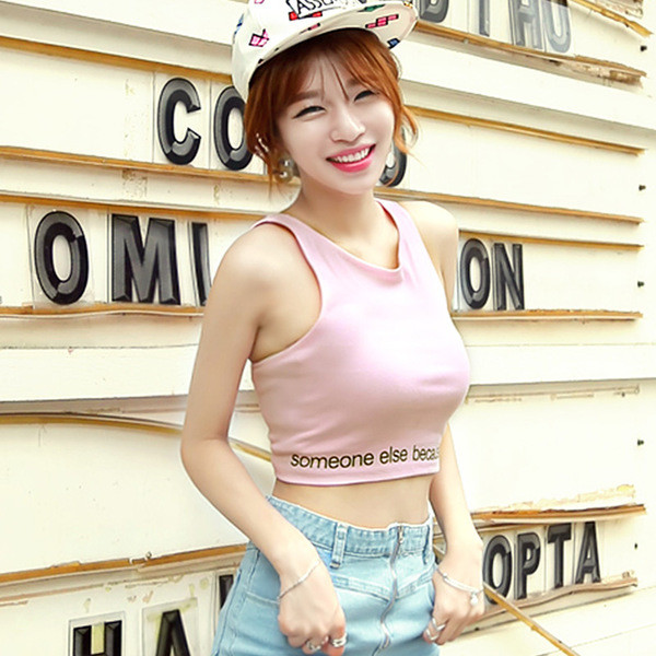 Γυναικεία αμάνικα σε ανοιχτό χρώμα με επιγραφή