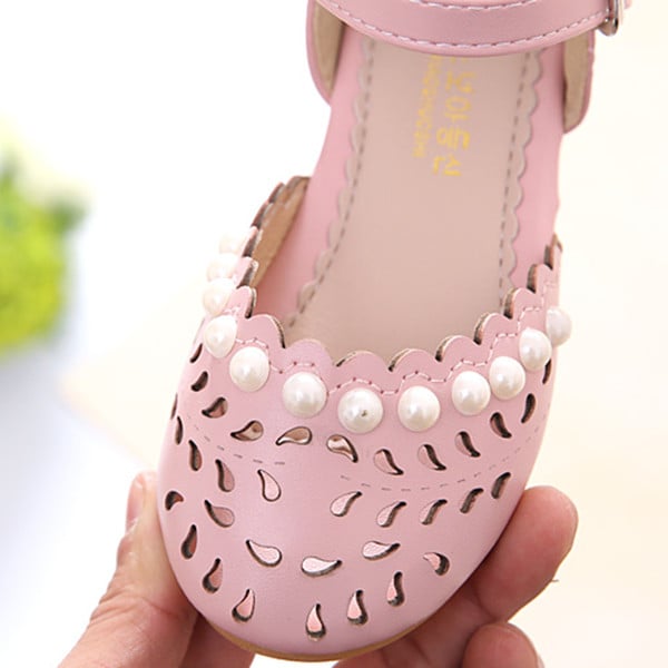 Παιδικά σανδάλια για κορίτσια σε τρία χρώματα με διακοσμητικά μαργαριτάρια