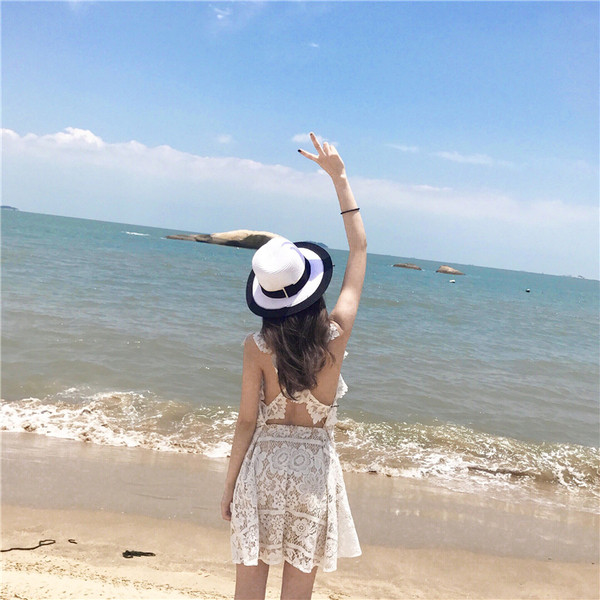 Γυναικείο φόρεμα με δαντέλα σε λεύκο χρώμα